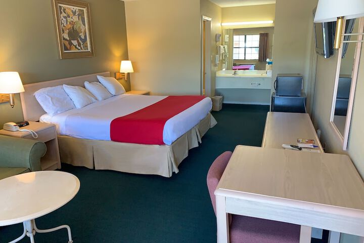 Room 33 of 46