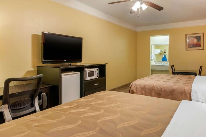 Quality Inn & Suites at the Outlets Mercedes / Weslaco