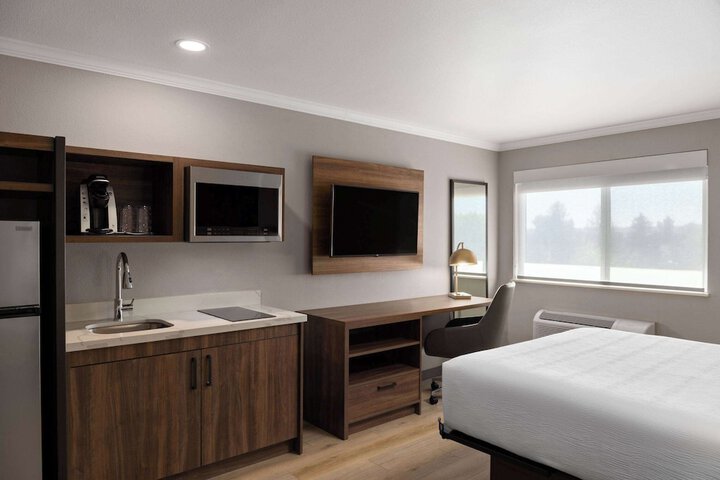 Room 30 of 97