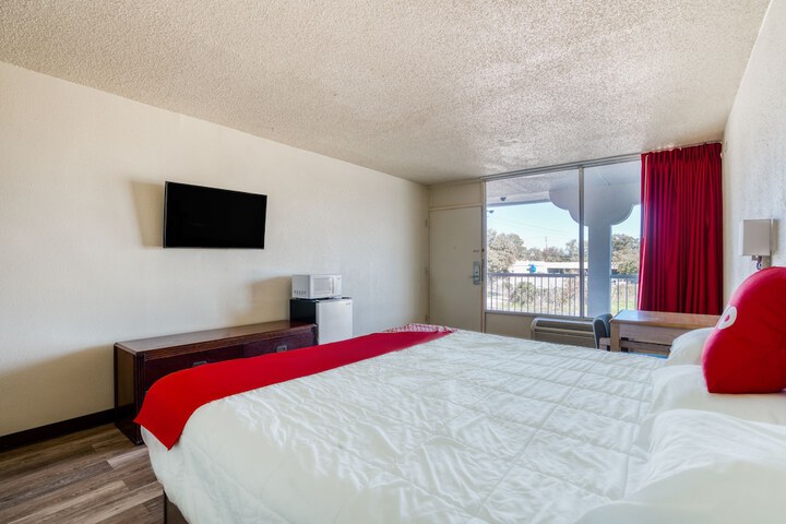 Room 17 of 28