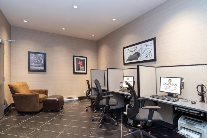 Sandman Signature Vancouver Airport Hotel & Resort