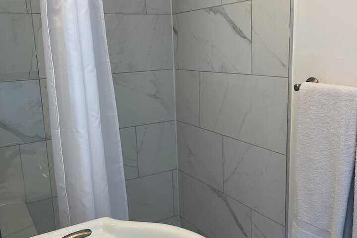 Room 7 of 16