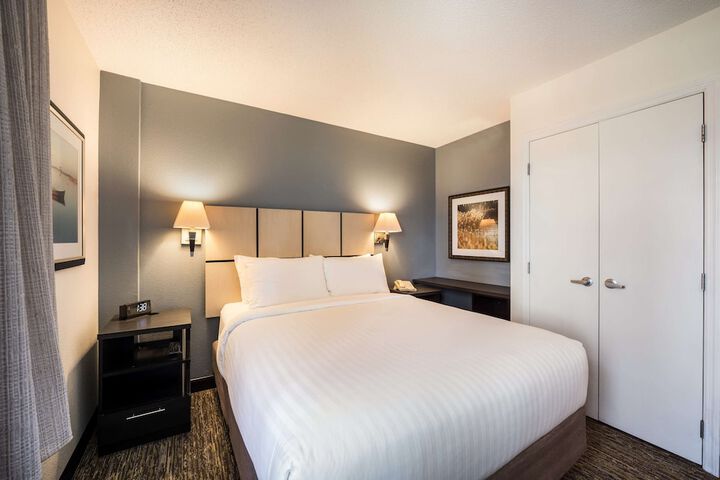 Sonesta Simply Suites Arlington Entertainment District