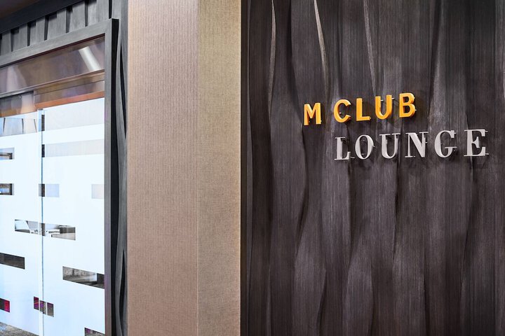 Lounge 40 of 47