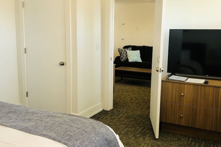 Blue Sage Inn & Suites