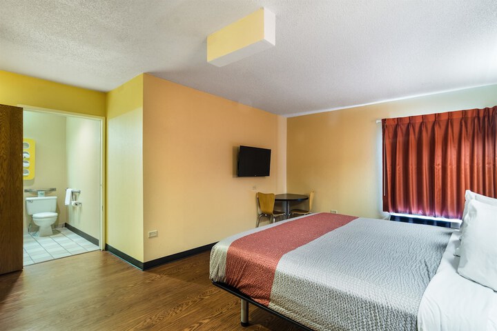 Room 20 of 34