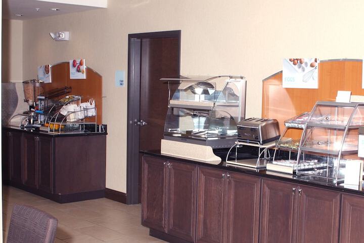 Holiday Inn Express & Suites Cumberland - La Vale by IHG