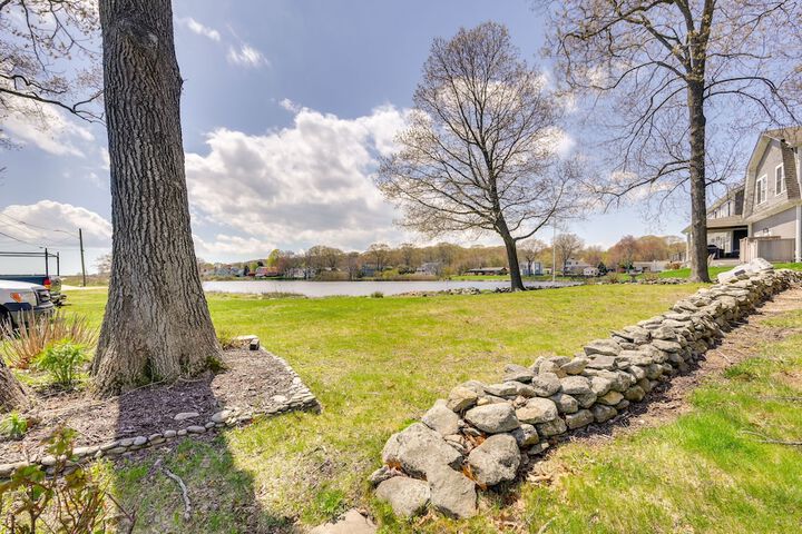 Charming Niantic Vacation Rental: Walk to Beach!