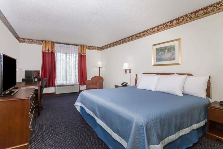 Room 8 of 17