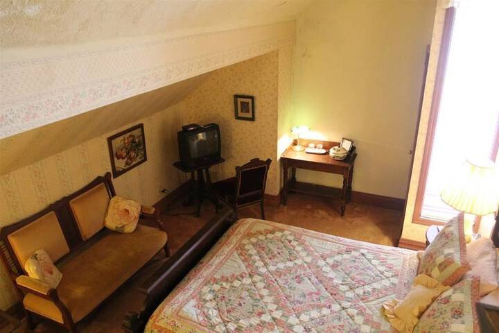 Room 71 of 109