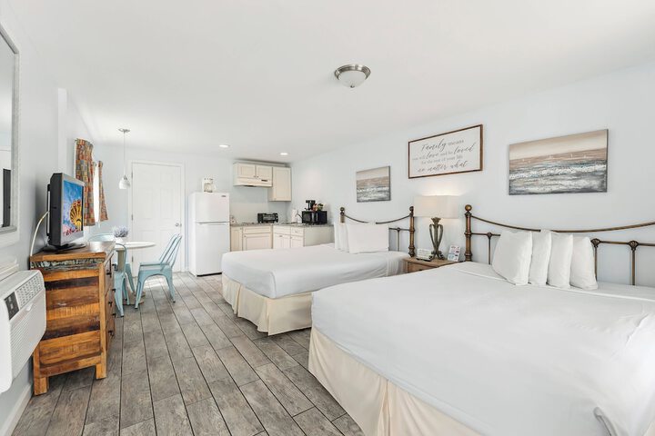 Daytona Inn & Suites