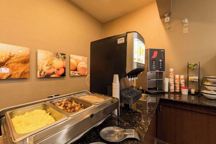 Breakfast/Coffee Service 118 of 132