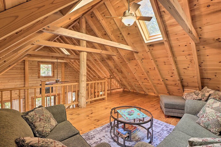 serenity Woods Cabin w / Hot Tub & Fire Pit