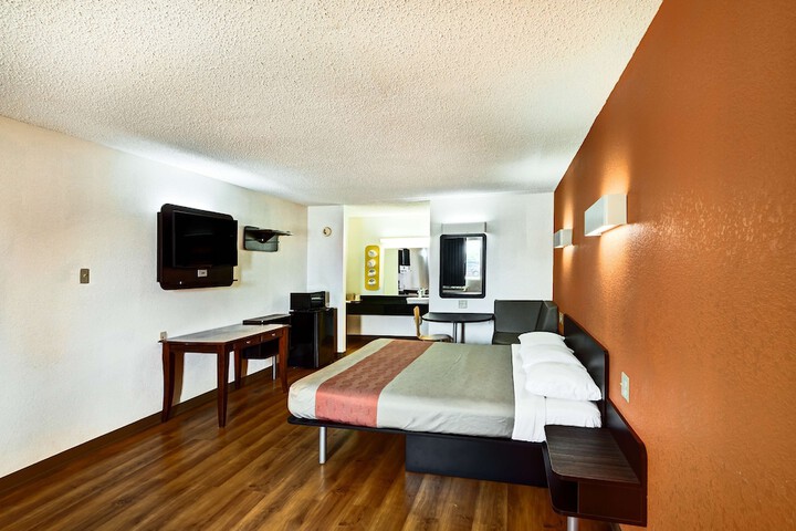 Room 12 of 24