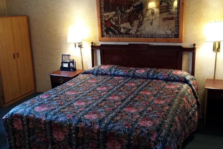 Room 13 of 32