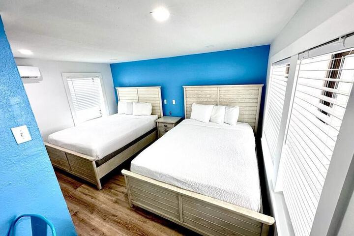 Room 28 of 122