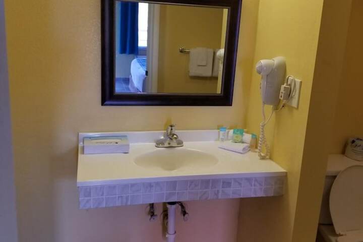 Shining Light Inn & Suites