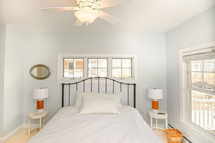 Stunning 5 Bdr Walk to York Harbor Beach!