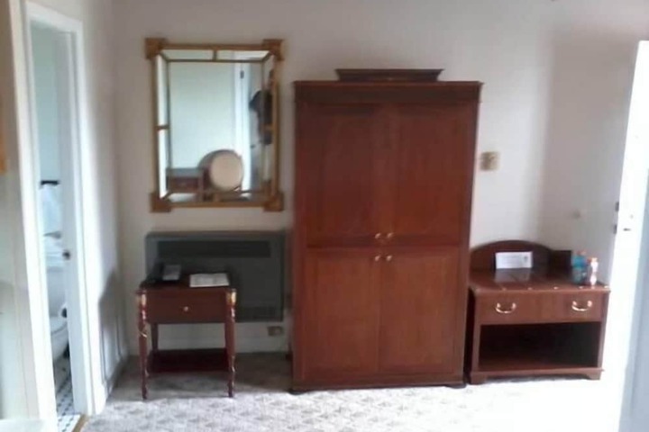 Room 14 of 36