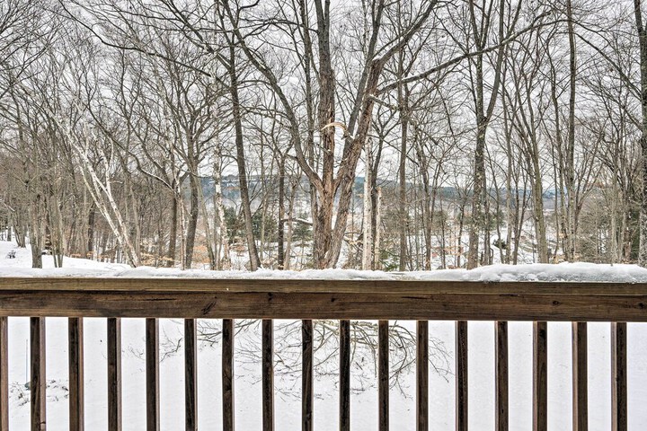 Hartford Escape w / Fire Pit 3 Mi to Ski & Golf!