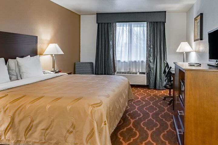 Room 25 of 33