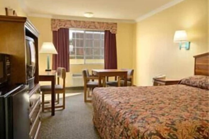 Room 13 of 18