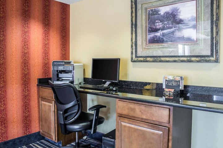 Business Center 23 of 23