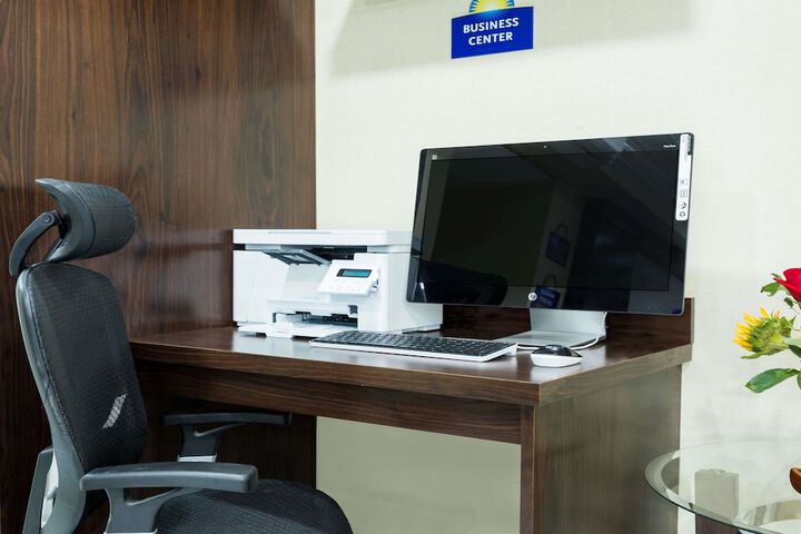Business Center 17 of 17