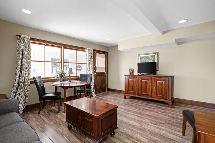 Artists Colony Inn