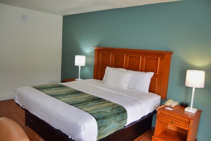 Room 27 of 38
