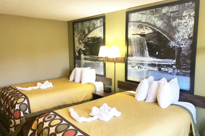 Super 8 by Wyndham Russellville