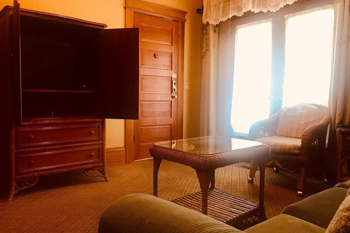 Room 72 of 85