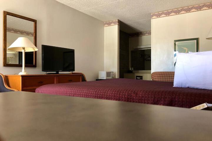 Kewanee Motor Lodge