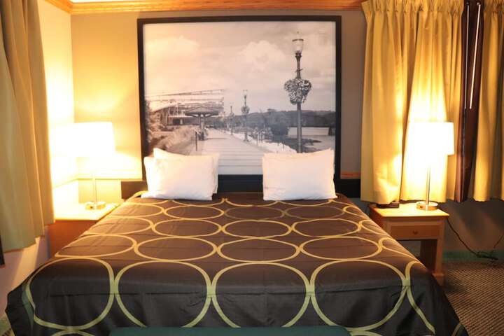 Room 10 of 20