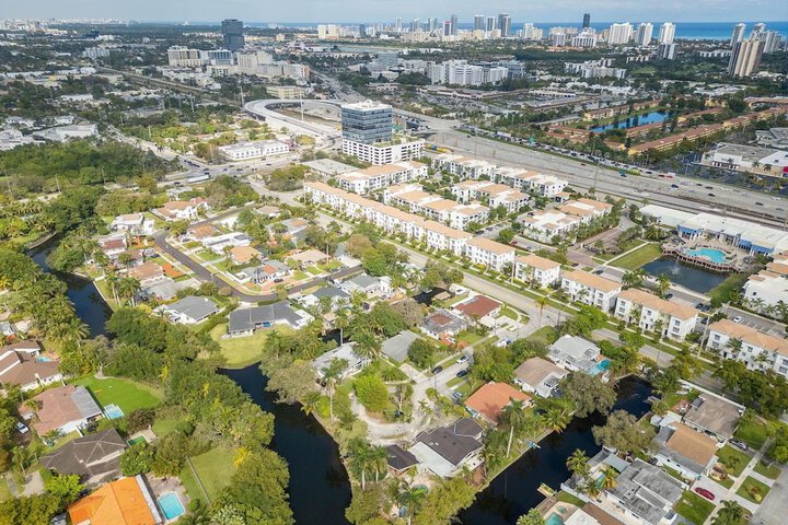 Stylish Aventura Home With Pool on Intercostal