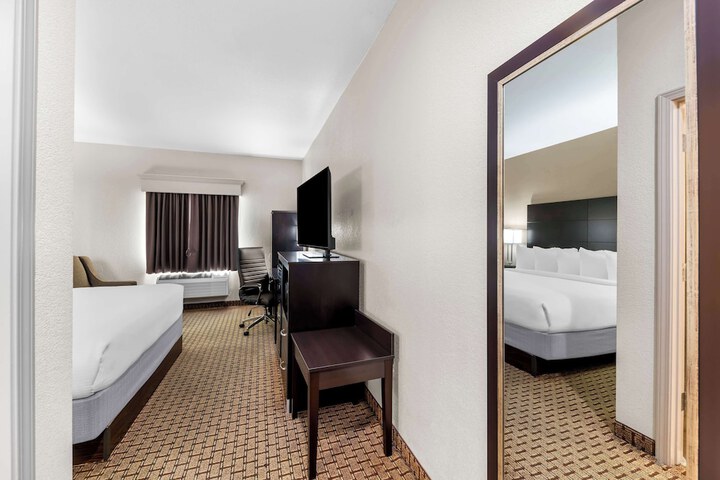 Room 15 of 34