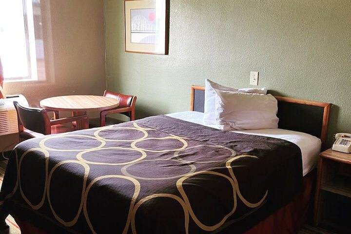 Room 9 of 14
