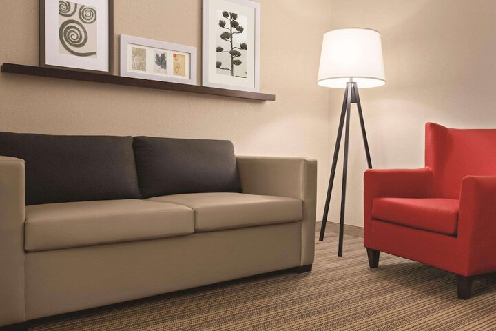 Room 16 of 40