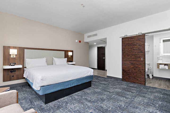 Room 16 of 40