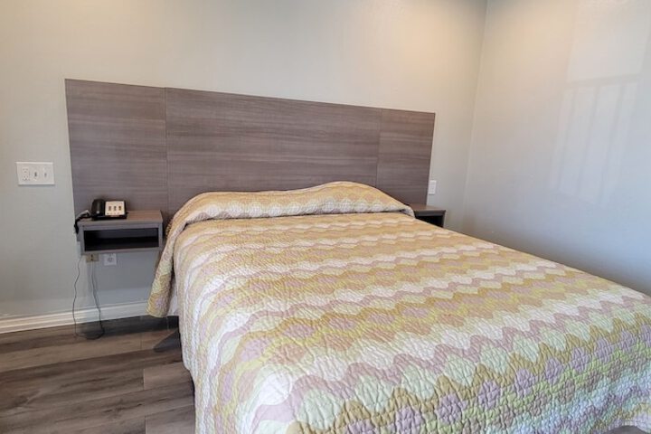 Room 4 of 16