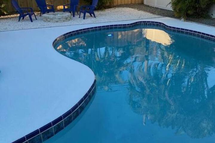 Heated Pool Close to St. Pete Tampa Pet Friendly