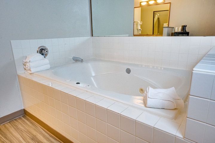 The Ashley Inn & Suites