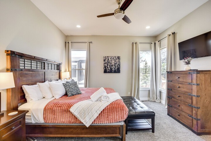 Dtwn Woodland Park Townhome w / Covered Deck