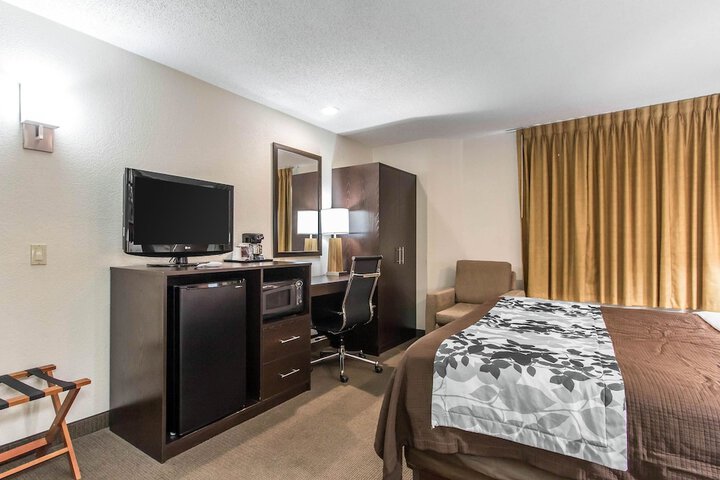 Room 40 of 49
