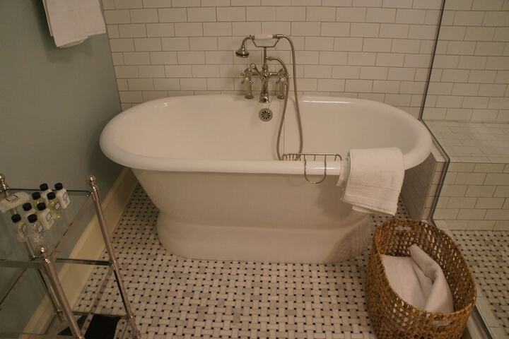 Room 10 of 21