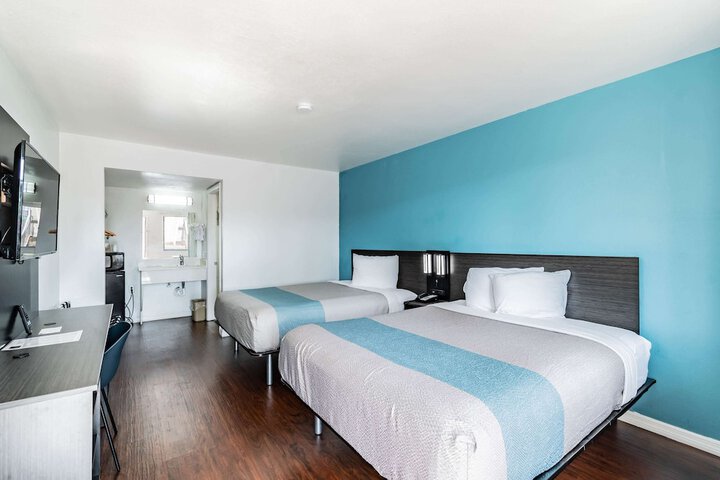 Room 8 of 22