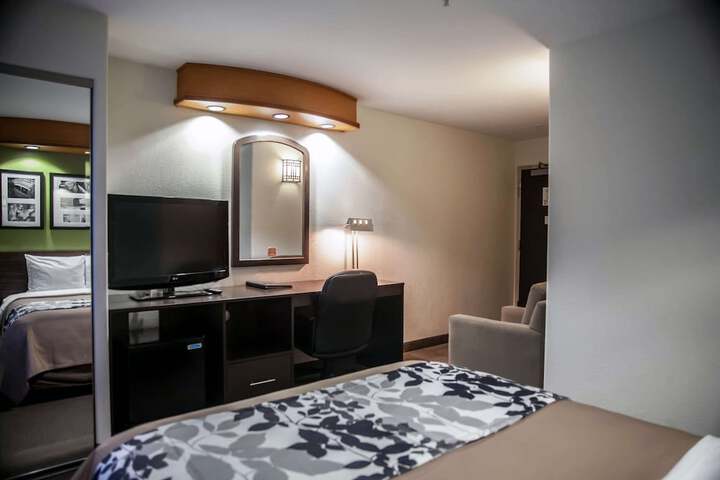 Room 33 of 45