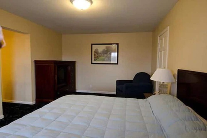 Room 14 of 25