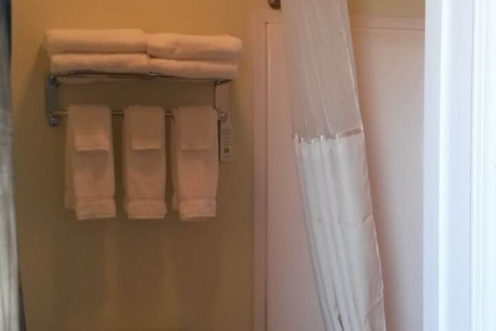 Room 6 of 17