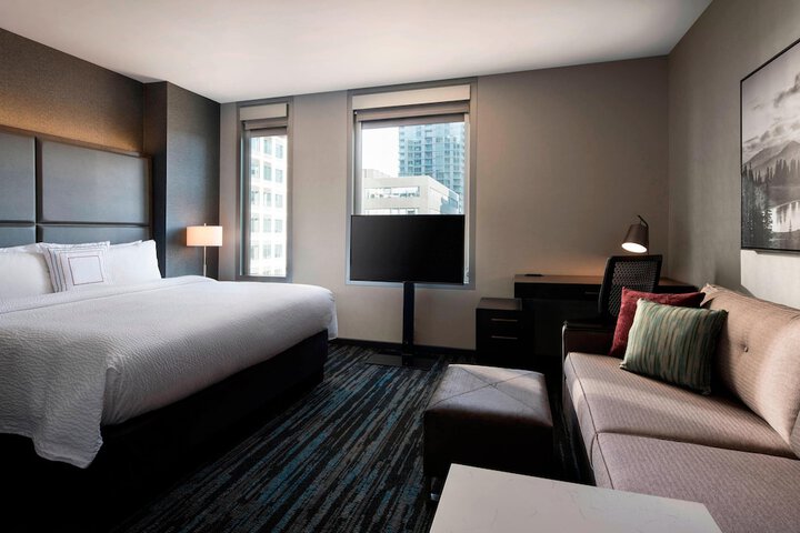 Room 13 of 36